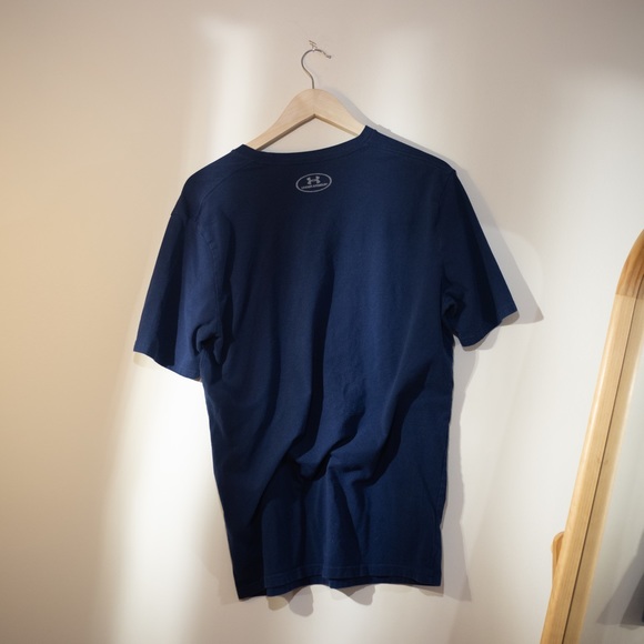 Under Armour Tee in Blue. Size M. - Picture 2 of 2